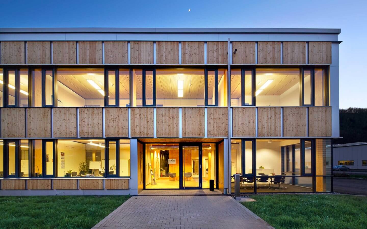 energieeffizienter Industriebau aus Holz _ Banz + riecks Architekten Bochum