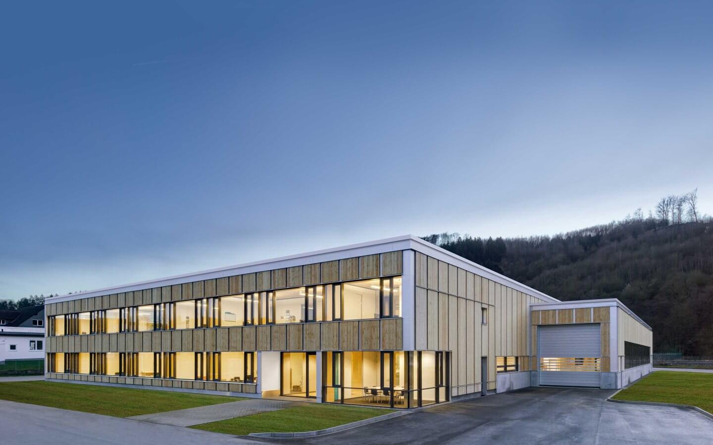 energieeffizienter Industriebau aus Holz _ Banz + riecks Architekten Bochum