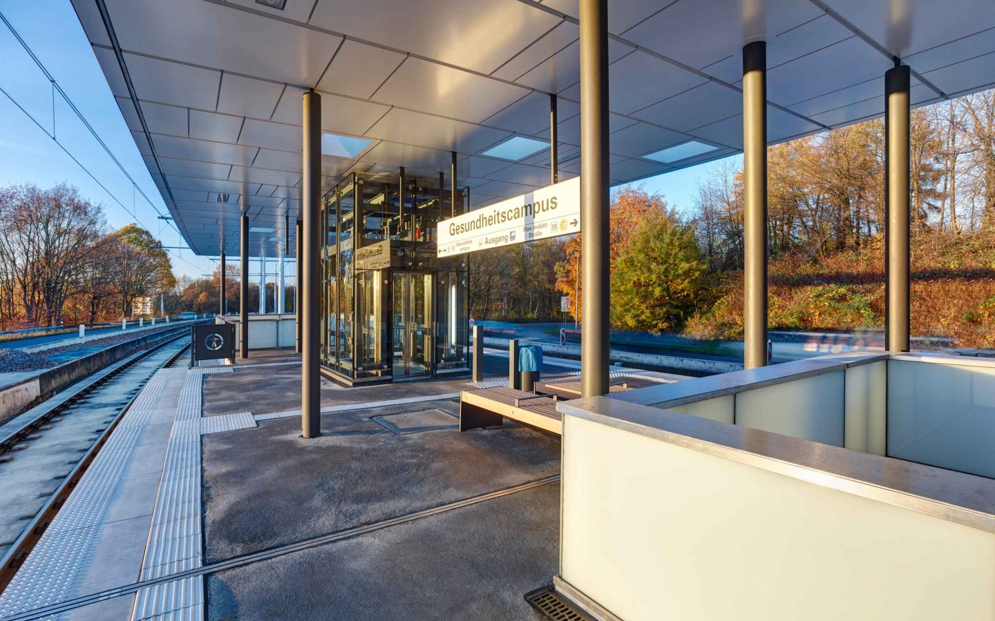 Stahl Holz Hybridkonstruktion Stadtbahnhaltestelle Gesundheitscampus Bochum