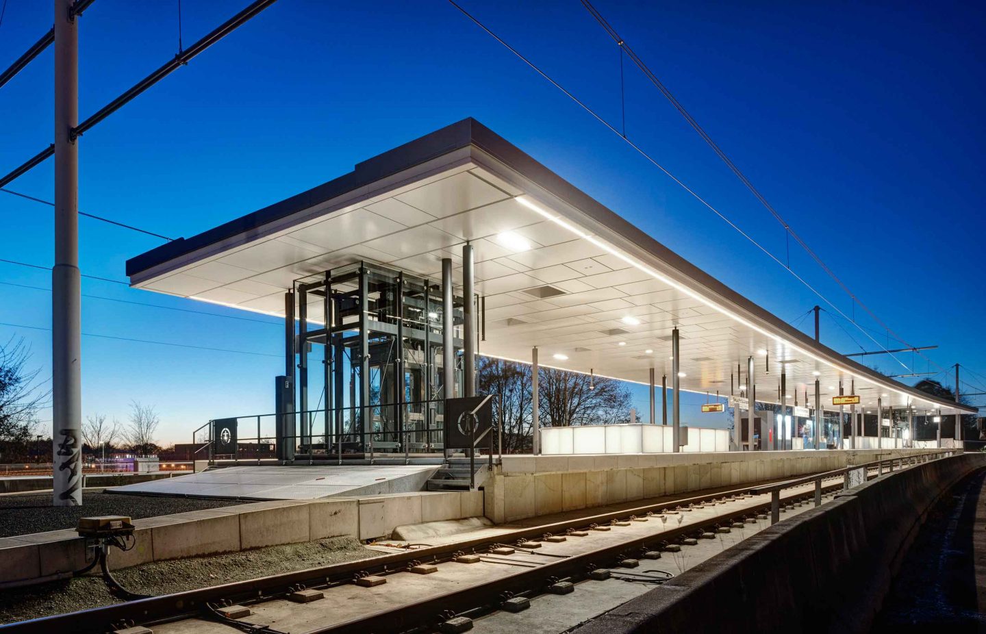 Stahl Holz Hybridkonstruktion Stadtbahnhaltestelle Gesundheitscampus Bochum